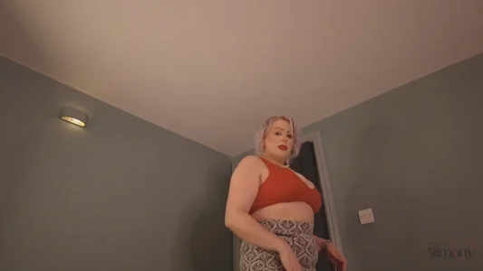 STEALING STEP-MOMMY'S KNICKERS Screengrabs de GoddessAlimony  2 photos