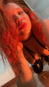 PamelaQueen_ Sexy leather mmmm, curvy, latina, redhair, bigboobs, bigass, sexyqueen, bigbots টি ছবি