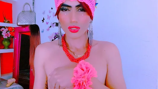 priscilahotker red pencil Pic 4