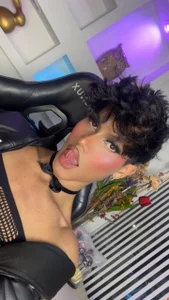 love me de Jonas_Rivers  3 Imagens