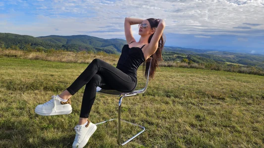 MiaGoldXSit back and relax图片 2