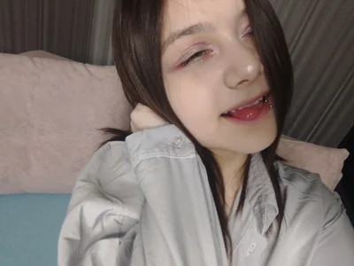 xxxnaughtyfoxyxxx what i can do with this tongue? Foto