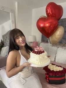 AshleyFerrer It's my birthday 👑✨ 사진 4