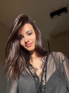 mia_aim Shall we watch the sunrise together? ☀️😎 Immagine  4