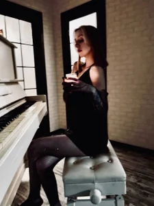 1 de EugeniaEarl  2 Imagens