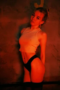 jane-sucksNeon demon图片