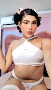 babyAnthonella Je suis là, ladybug Une fille en action et dangereusement sexuelle 🍑💋 Pic