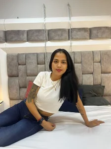 IsabellaCrow_ Public Pic 2