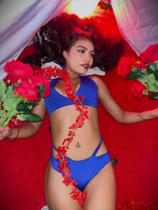 PaolaB_g I’m not looking for flowers...🌹😈 Gambar 4