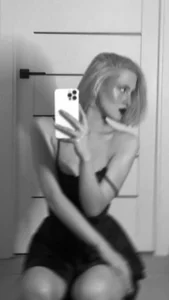 KelsieKrieser Black dress Immagine  2