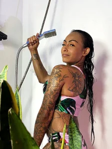 Isabella_Rosewood Under water… where temptations are born. Pic