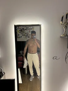 aron_taylor29's XXX Nude Photo 7
