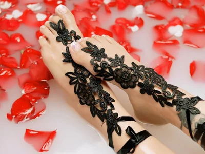 salma_lutz A shower of roses Pic 4