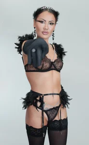 CelineHuddson Black Swan Poză 3