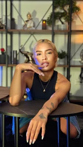 MystiqueXXX: Public ( 6 фото)