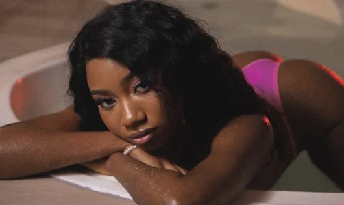 SavannahWildee kisses Pic