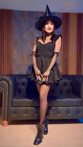 natasha_steele kullanıcısının 🎃Halloween🧹🧙‍♀️ albümü -  2 fotoğraf