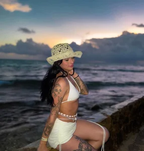 issagarcia Issa on a little vacation<3 Immagine  4