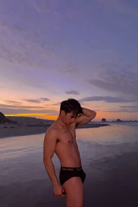 Asiantwunk kullanıcısının Me albümü -  3 fotoğraf