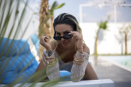 TheBaeWatch: Hot outfit at the pool ( фото)