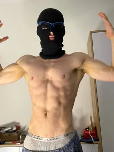 KaelNox Some abs and back  2টি ছবি