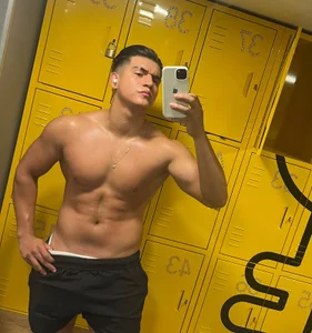 Derek_Stone_ After gym sweaty 💪💧  5 снимка
