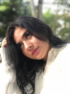 adara_johnson__ Photos in the air 🍂🍃 Foto