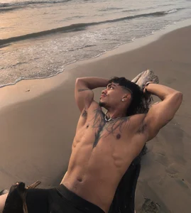 Young_laroi Beach 🌊❤️ รูป  8