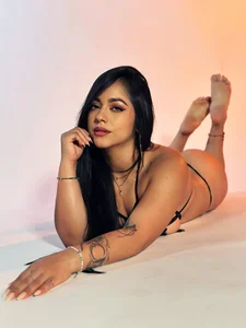 SENSUAL MILF! 🥵 de alexamonroe_  7 photos