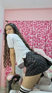 Ale_Lewiss your flirtatious and tender schoolgirl 🎀 slika