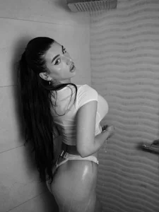 Shower time babe od AmyBlair  snímek