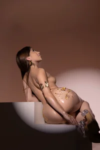 100K de MelanieHillss  2 Imagens