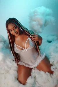 Adelehottman IN YOUR DREAMS ✨  2টি ছবি