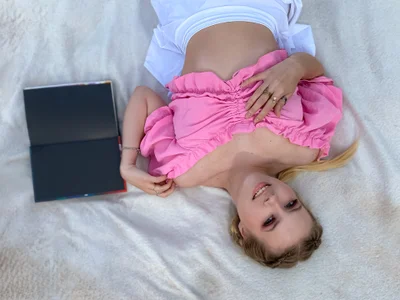 AngelAnty Lady in pink🩷 Pic