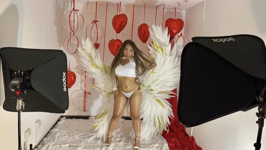 KarlieMoore San valentin Immagine  4