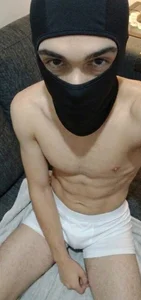 Lux_Masked Public Foto 3