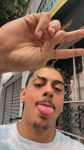 White ⚪️ de Straight_with_curls  3 Imagens