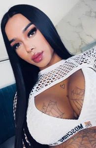 tinaqueen_noa Too Beautiful to Be Innocent 🤍🔥 Pic