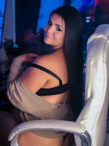 Gabriela_BrownI am your secretary Bild 2