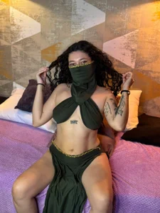 ArianaLaurent_ Your new favorite Arab Poză 3