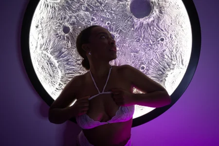 Euphoria_07 💫🖤 On the moon thinking of you 🌙🥵 Foto 3