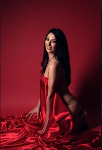AmelieReeaa A touch of red, a hint of mystery, and a temptation you won’t forget. 💋 รูป  5
