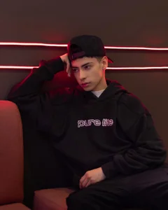 SebastianReed_ Playing games 😈 Foto