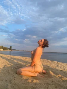 Beach time #Wet #Naked 🤤😘😜💋 od EveHyde  2 fotka