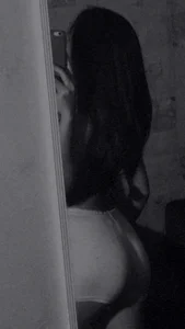 Loveequinnの🖤 Caught myself staring 😌の 6枚の写真