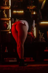 Alina_Bond Public Pic 2