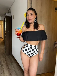 Mia_lucchi If you were feeling crazy there is also a nudist beach we could go to together Fotka 4