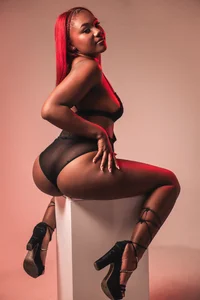 DannaSanders_ Public Pic 2