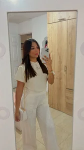 CharlotteGraay Today I give myself a moment of pause. With a cup of coffee in my hands and a calm soul. Bilde