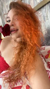 ErikaGoldmanのI am your Valentine's Day angel 💕❤️の 6枚の写真